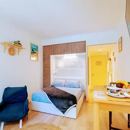 Haliviera - Golden Square, 1min From *